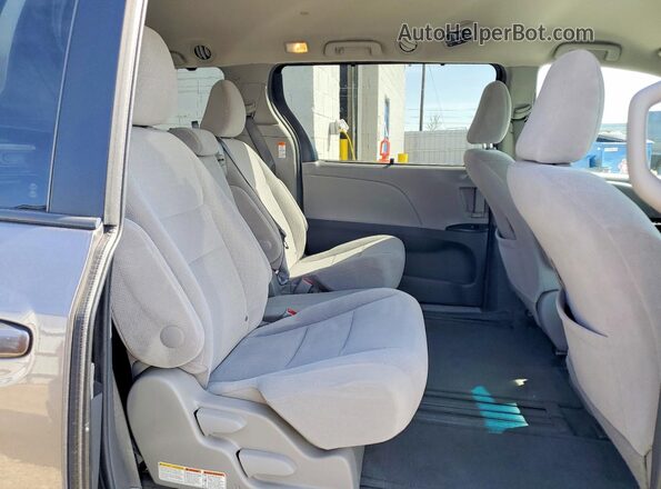5TDKK3DC4GS756480 2016 TOYOTA SIENNA Gray Vista interior trasera
