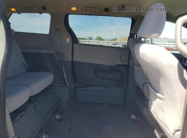 5TDKK3DC7GS745652 2016 TOYOTA SIENNA White Vista interior trasera