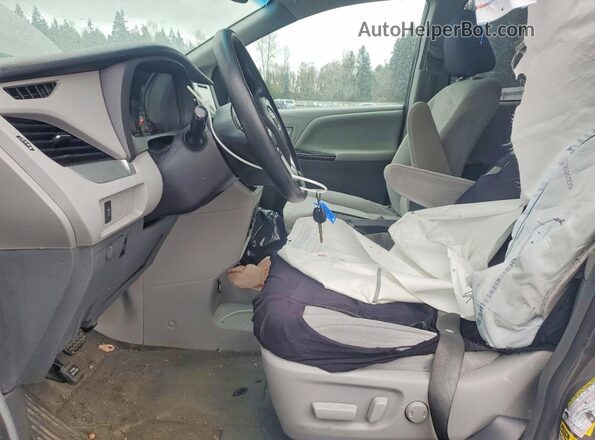 5TDKK3DC9GS746480 2016 TOYOTA SIENNA Серый Вид салона спереди