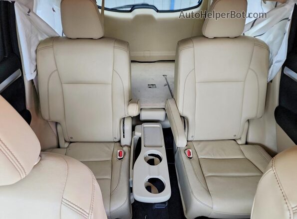 5TDKKRFH6GS136287 2016 TOYOTA HIGHLANDER White Vista de los asientos traseros