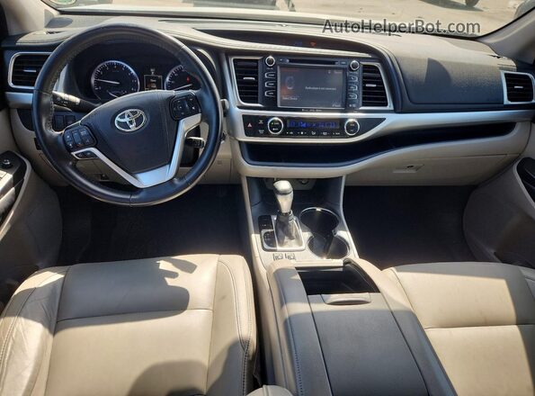 5TDKKRFH8GS151986 2016 TOYOTA HIGHLANDER Серебряный Вид панели приборов