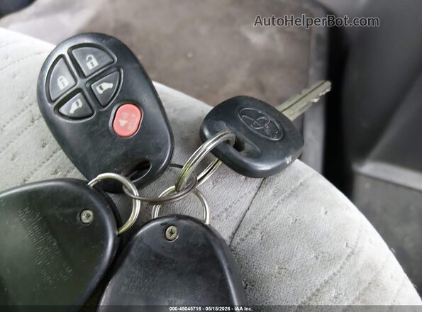 5TDKZ3DC1HS823792 2017 TOYOTA SIENNA Silver Widok deski rozdzielczej
