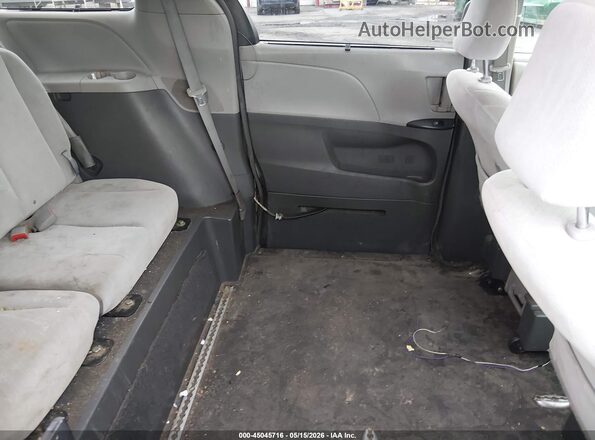 5TDKZ3DC1HS823792 2017 TOYOTA SIENNA Silver Widok naklejki z numerem VIN
