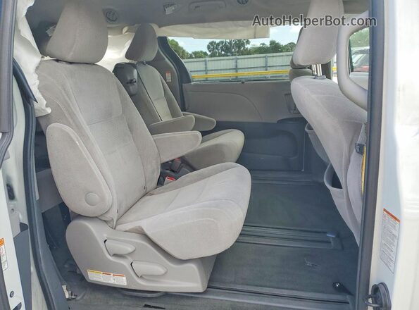5TDKZ3DC3HS786227 2017 TOYOTA SIENNA Белый Вид задней части салона