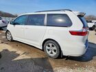 2018 Toyota Sienna Le 8-passenger White vin: 5TDKZ3DC4JS913380