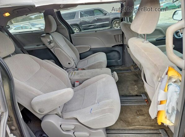 5TDKZ3DC5JS951426 2018 TOYOTA SIENNA Gray Widok wnętrza z tyłu