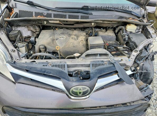5TDKZ3DC5JS951426 2018 TOYOTA SIENNA Gray Widok komory silnika
