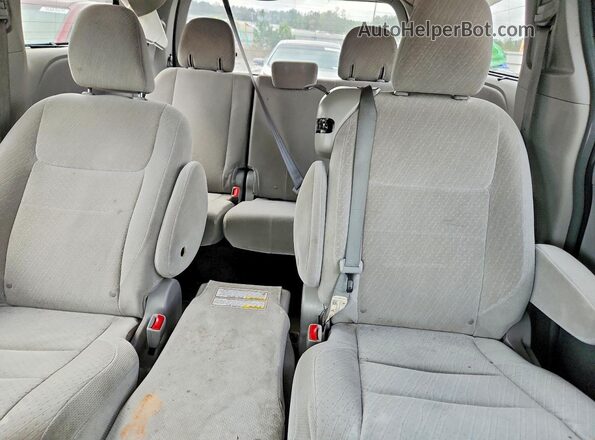 5TDKZ3DC5JS951426 2018 TOYOTA SIENNA Gray Widok tylnych siedzeń