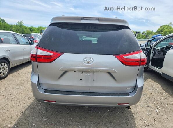 5TDKZ3DC7HS875654 2017 TOYOTA SIENNA Серебряный Вид сзади