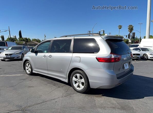 5TDKZ3DC7JS933686 2018 TOYOTA SIENNA Silver Trasero derecho