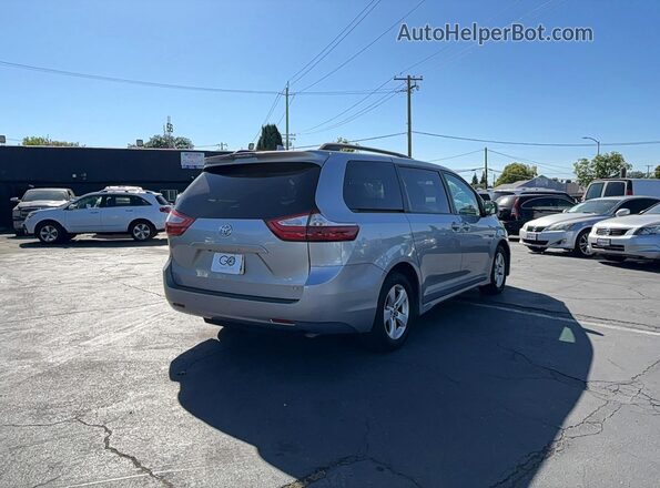 5TDKZ3DC7JS933686 2018 TOYOTA SIENNA Silver Delantero derecho