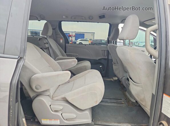 5TDKZ3DC8JS921997 2018 TOYOTA SIENNA Gray უკანა სალონის ხედი