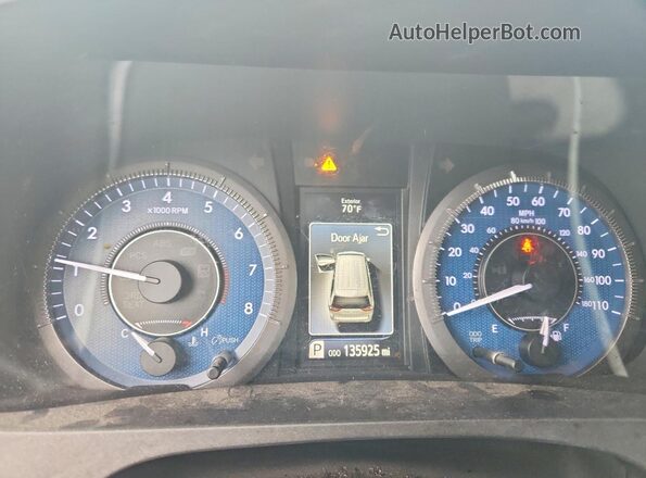 5TDKZ3DC8JS921997 2018 TOYOTA SIENNA Gray ხელსაწყოთა პანელის ხედი