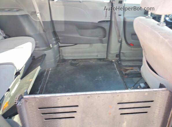 5TDKZ3DC9HS846558 2017 TOYOTA SIENNA Синий Вид задней части салона