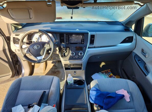 5TDKZ3DC9JS903671 2018 TOYOTA SIENNA Blue წინა პანელის ხედი