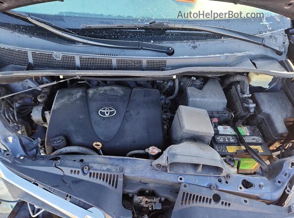 5TDKZ3DC9JS903671 2018 TOYOTA SIENNA Blue ძრავის განყოფილების ხედი