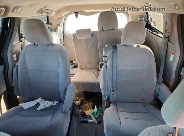 5TDKZ3DC9JS903671 2018 TOYOTA SIENNA Blue უკანა სავარძლების ხედი