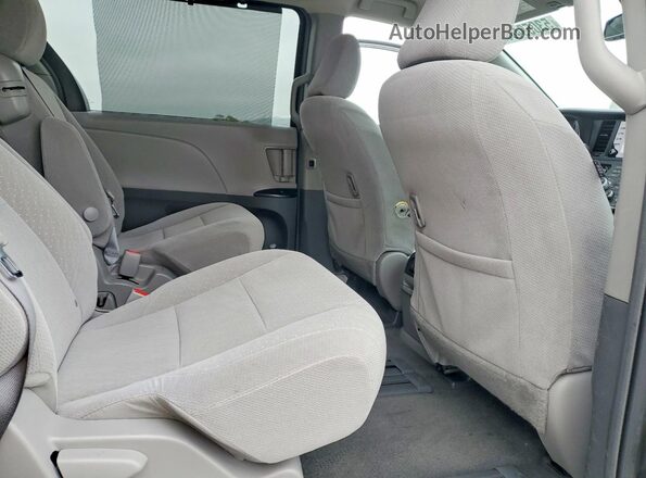 5TDKZ3DC9JS949839 2018 TOYOTA SIENNA Gray Widok wnętrza z tyłu