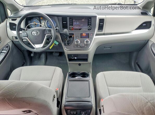 5TDKZ3DC9JS949839 2018 TOYOTA SIENNA Gray Widok deski rozdzielczej