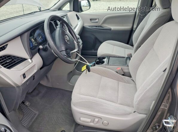 5TDKZ3DC9JS949839 2018 TOYOTA SIENNA Gray Widok wnętrza z przodu