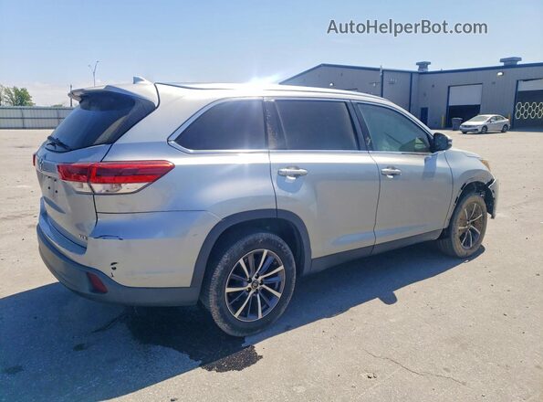 5TDKZRFH0KS560892 2019 TOYOTA HIGHLANDER Silver Rear right