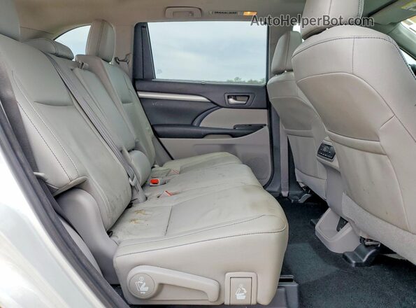 5TDKZRFH2JS536494 2018 TOYOTA HIGHLANDER White Vista interior trasera