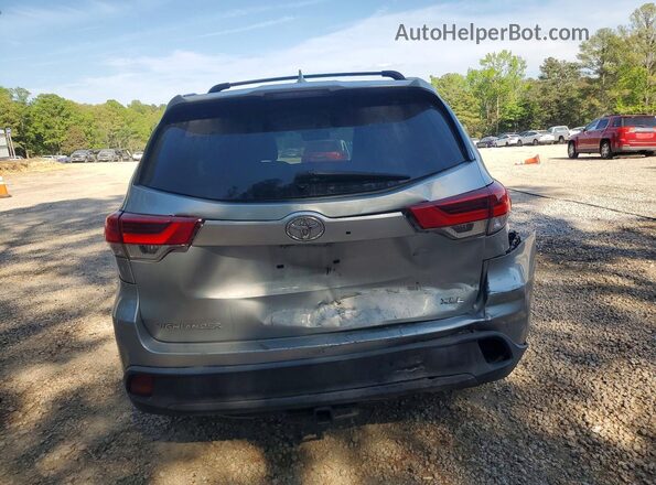 5TDKZRFH2JS544465 2018 TOYOTA HIGHLANDER Серебряный Вид сзади