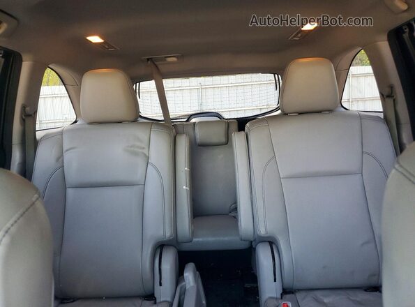 5TDKZRFH2JS544465 2018 TOYOTA HIGHLANDER Серебряный Вид задних сидений