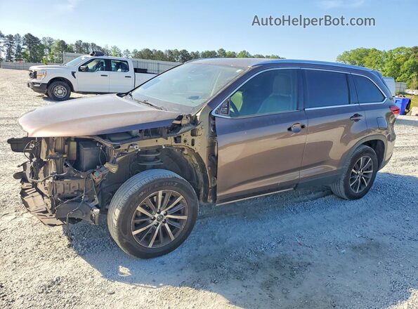 5TDKZRFH2KS313552 2019 TOYOTA HIGHLANDER Gray Vista tres cuartos delantera izquierda
