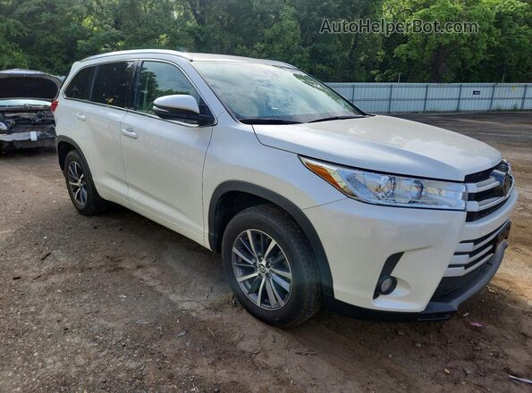 5TDKZRFH3JS541168 2018 TOYOTA HIGHLANDER White Przód prawy