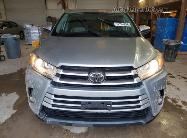 5TDKZRFH3KS559140 2019 TOYOTA HIGHLANDER Серебряный Вид спереди