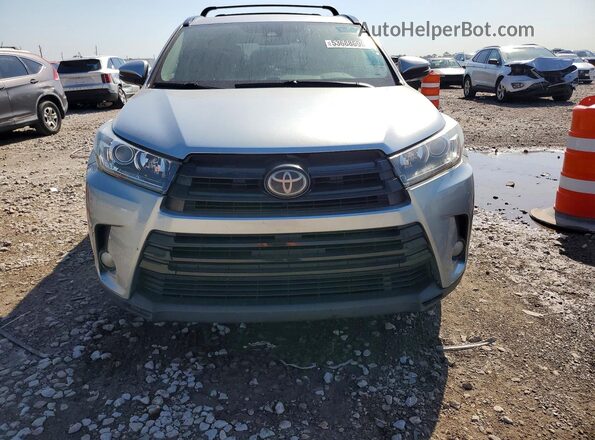 5TDKZRFH4HS517701 2017 TOYOTA HIGHLANDER Серебряный Вид спереди