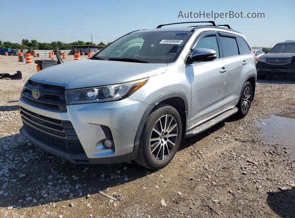 5TDKZRFH4HS517701 2017 TOYOTA HIGHLANDER Серебряный Передняя левая четверть