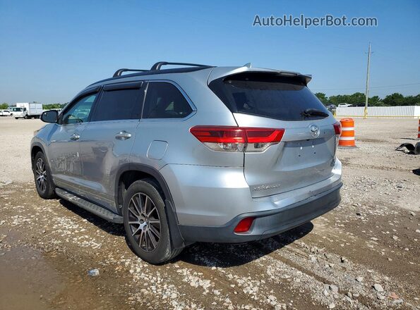 5TDKZRFH4HS517701 2017 TOYOTA HIGHLANDER Серебряный Задняя левая четверть