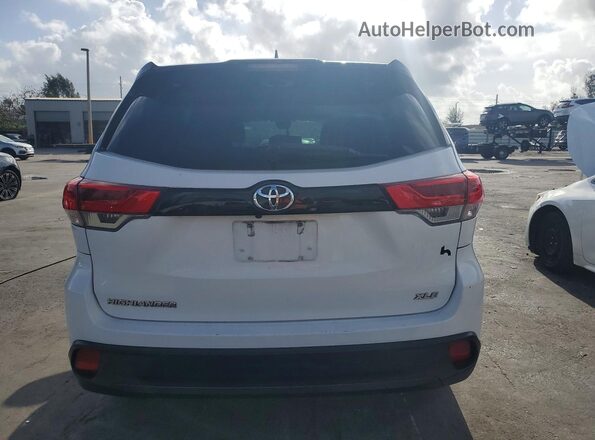 5TDKZRFH6HS203404 2017 TOYOTA LE Белый Вид сзади