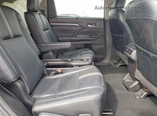 5TDKZRFH6JS280599 2018 TOYOTA HIGHLANDER Charcoal Rear interior view
