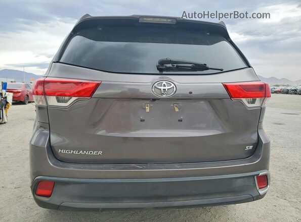 5TDKZRFH6JS280599 2018 TOYOTA HIGHLANDER Charcoal Rear view