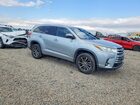 2018 Toyota Highlander Xle Silver vin: 5TDKZRFH6JS548325