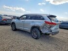 2018 Toyota Highlander Xle Silver vin: 5TDKZRFH6JS548325