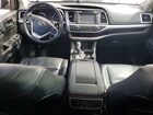 2018 Toyota Highlander Xle Silver vin: 5TDKZRFH6JS548325