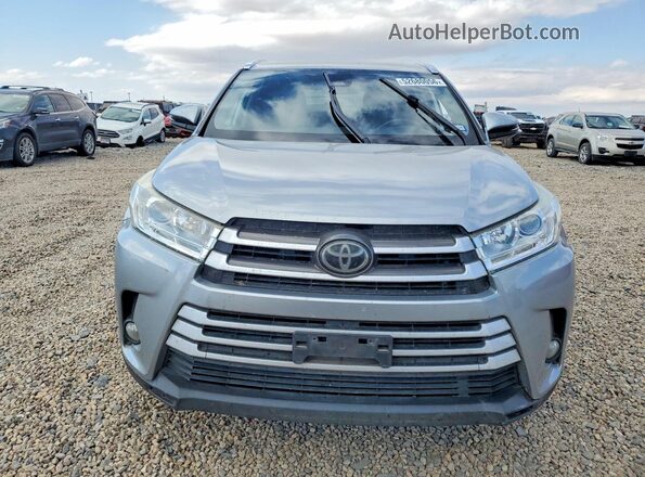 5TDKZRFH6JS548325 2018 TOYOTA HIGHLANDER Silver Widok z przodu