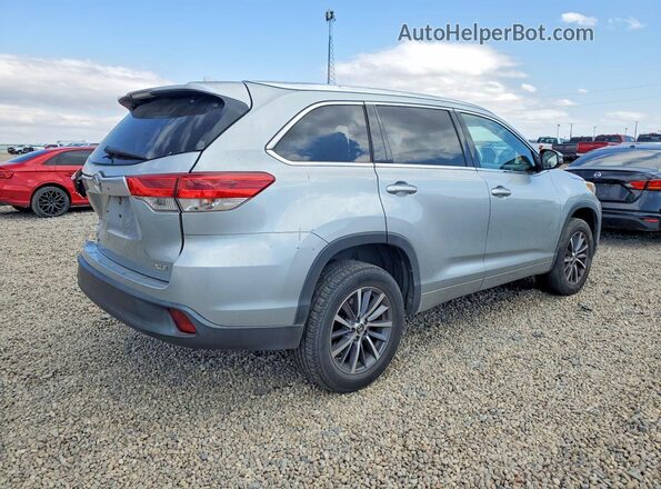 5TDKZRFH6JS548325 2018 TOYOTA HIGHLANDER Silver Tył prawy