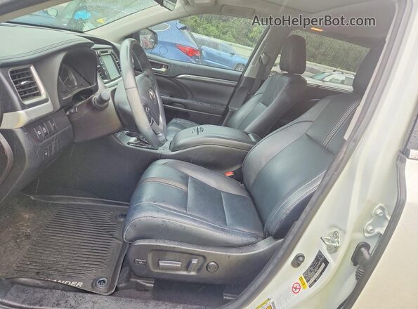 5TDKZRFH7JS532618 2018 TOYOTA HIGHLANDER White Front interior view