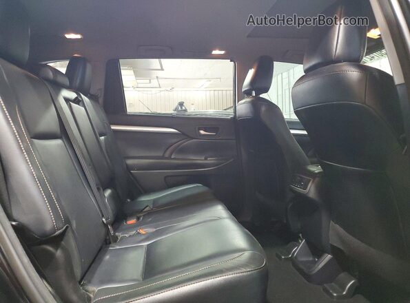 5TDKZRFH9JS535049 2018 TOYOTA HIGHLANDER Black უკანა სალონის ხედი