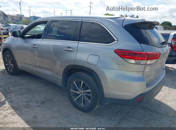 5TDKZRFHXJS531947 2018 TOYOTA HIGHLANDER Silver Trasero izquierdo