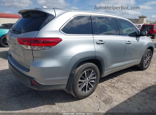 5TDKZRFHXJS531947 2018 TOYOTA HIGHLANDER Silver Trasero derecho