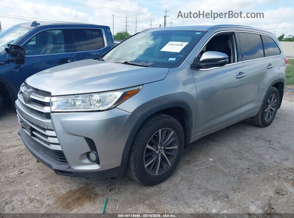 5TDKZRFHXJS531947 2018 TOYOTA HIGHLANDER Silver Vista tres cuartos delantera izquierda