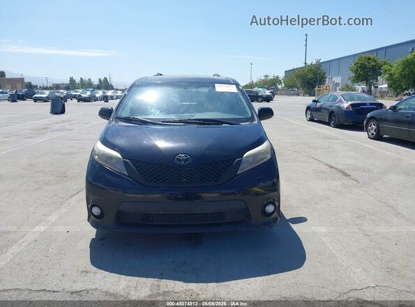 5TDXZ3DC2HS791750 2017 TOYOTA SIENNA Черный Вид панели приборов
