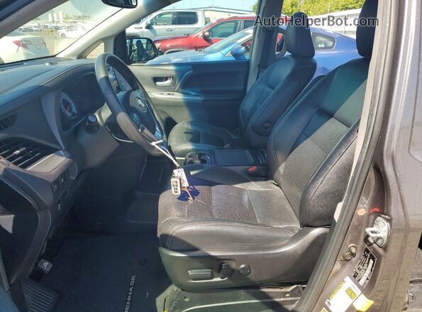 5TDXZ3DC3HS811178 2017 TOYOTA SIENNA Серый Вид салона спереди