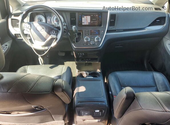 5TDXZ3DC4HS818592 2017 TOYOTA SIENNA Белый Вид панели приборов